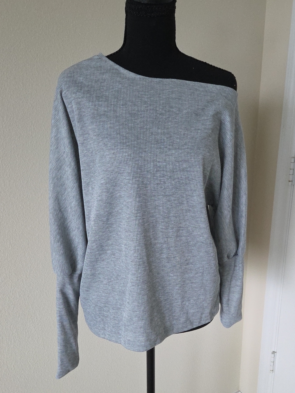 Off-Shoulder Lightweight Women's Grey Sweater And Matching Pants